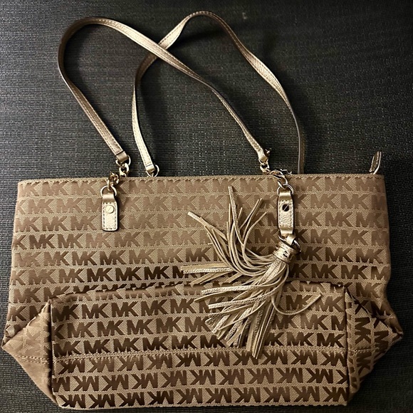Michael Kors Jet Set Chain Tassel Tote - Picture 1 of 7